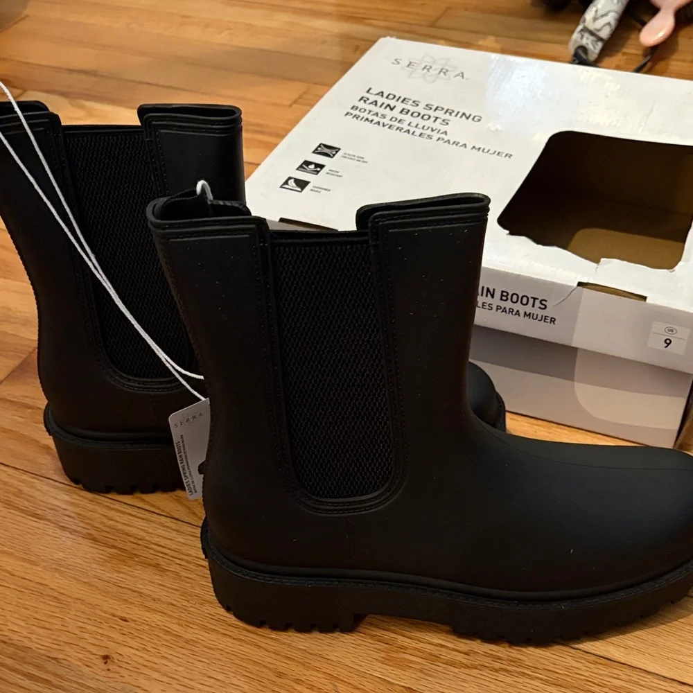 Serra Black Ankle Rain Boots - Picture 2 of 5